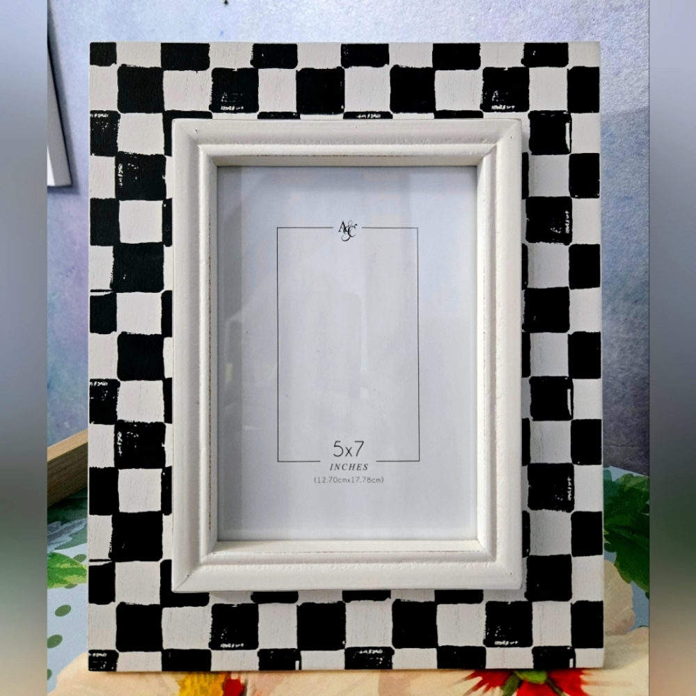 Black and White Checkered Wooden 5x7 Picture Frame